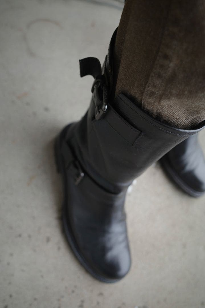 FENDI 黒 レザー エンジニアブーツ バックル付き