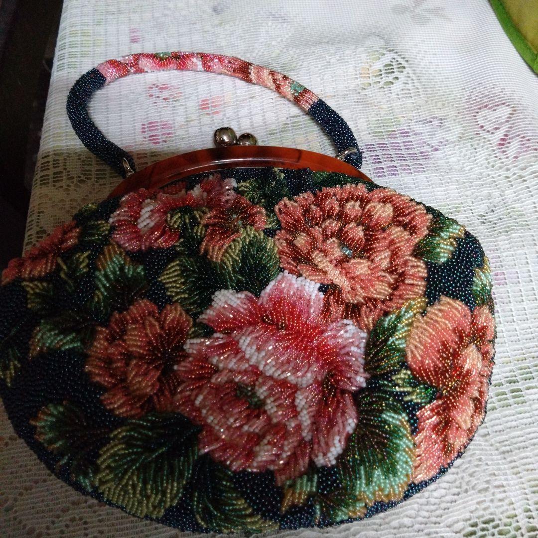 花柄刺繍ビーズバッグ昭和レトロ、和装、浴衣洋装などです。
