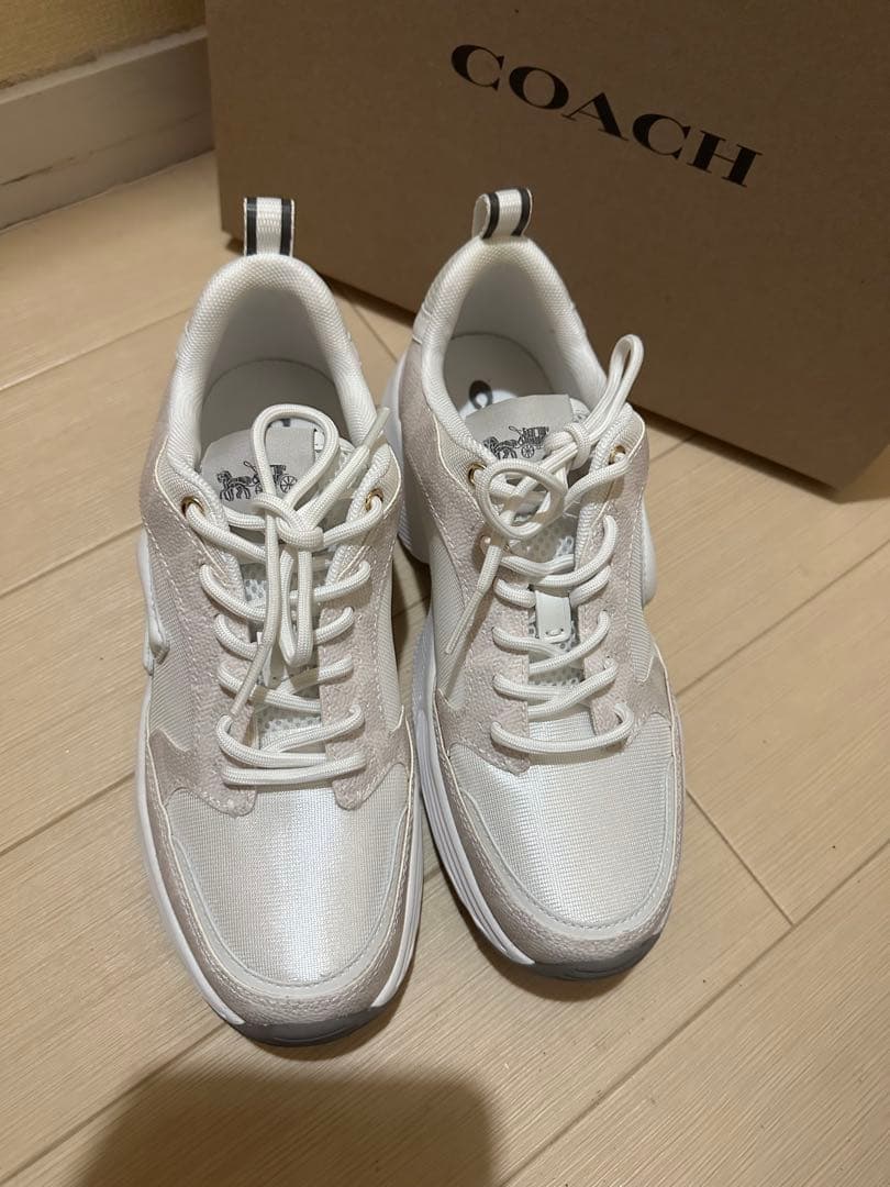 今月まで❗️新品未使用❣️COACH スニーカーベージュ系36