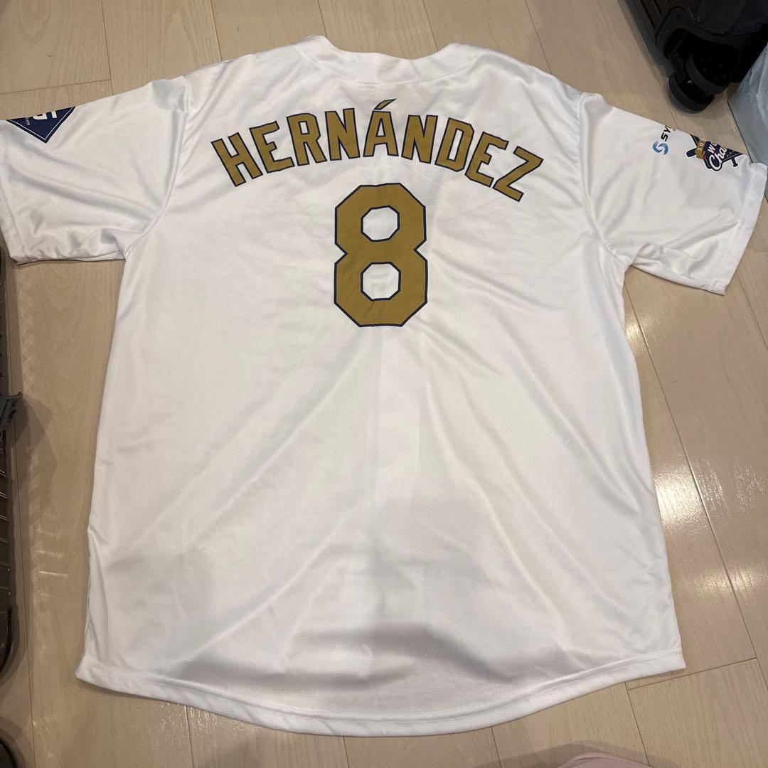 テオスカー・ヘルナンデス ドジャース ゴールドユニフォーム　球場　配布品