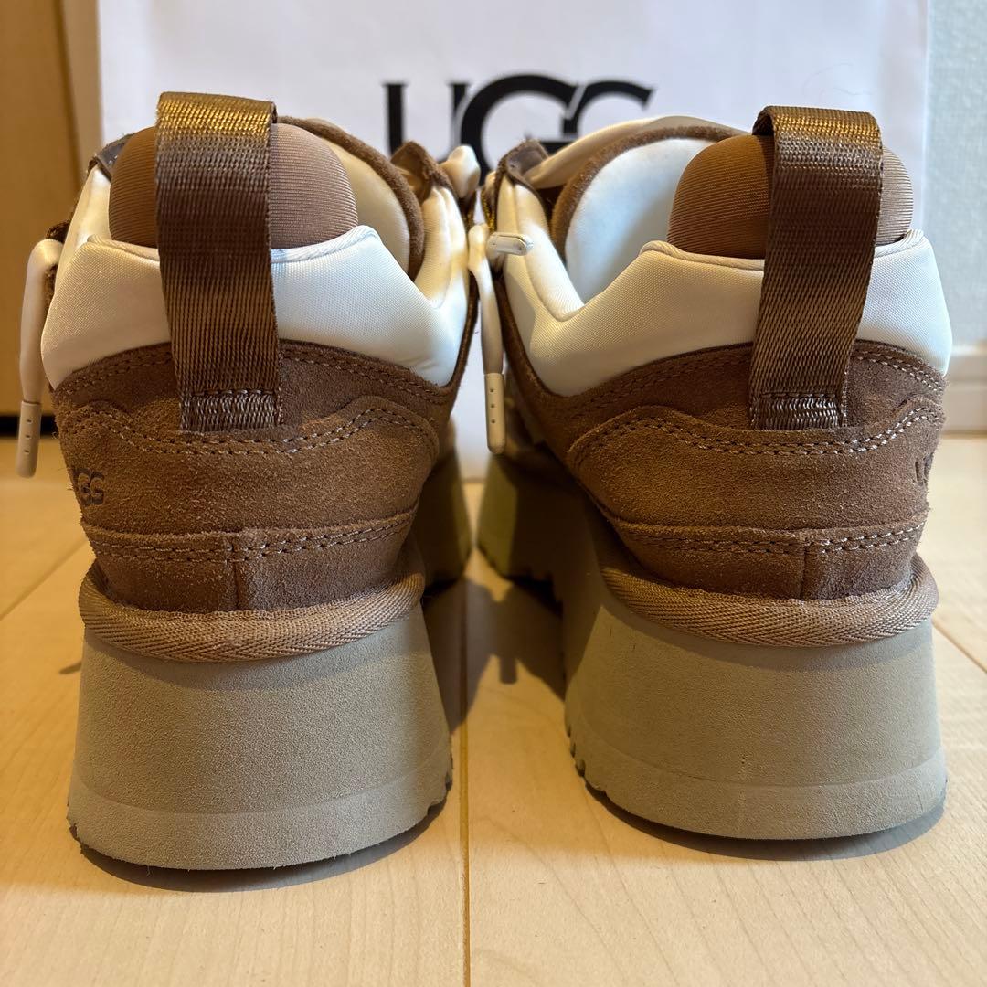 UGG アストロメル　厚底スニーカー 25センチ