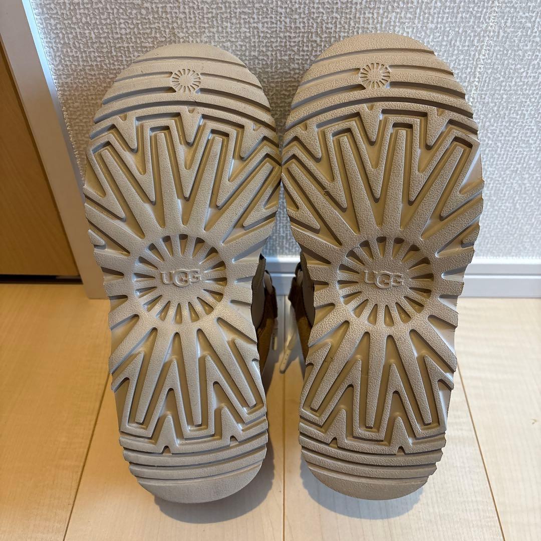 UGG アストロメル　厚底スニーカー 25センチ