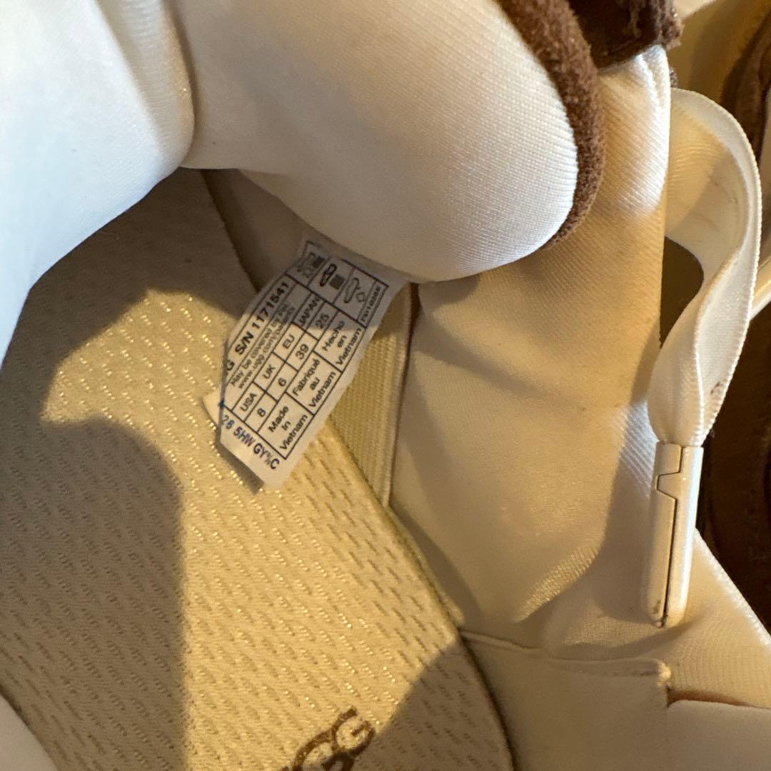 UGG アストロメル　厚底スニーカー 25センチ