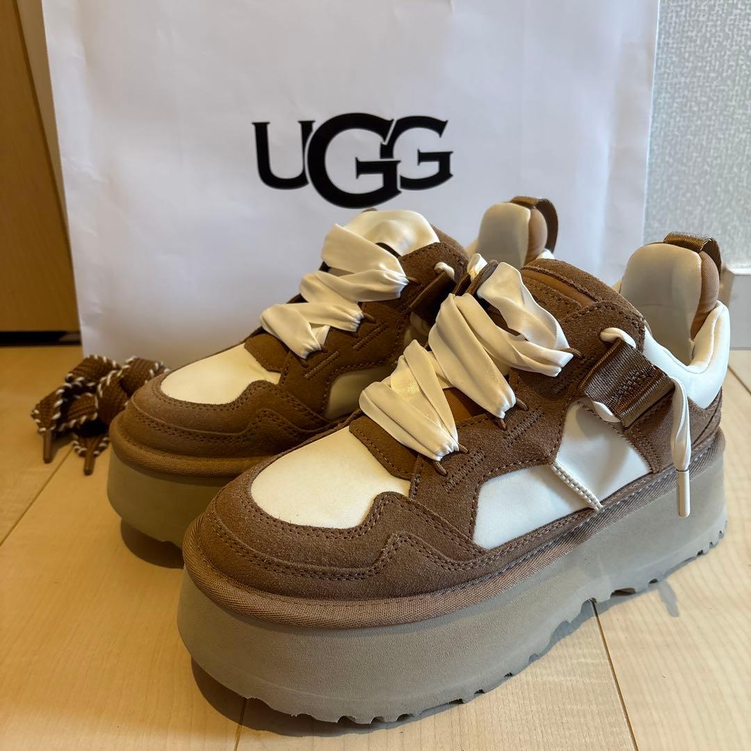 UGG アストロメル　厚底スニーカー 25センチ