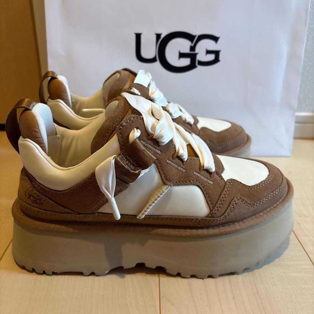 UGG アストロメル　厚底スニーカー 25センチ
