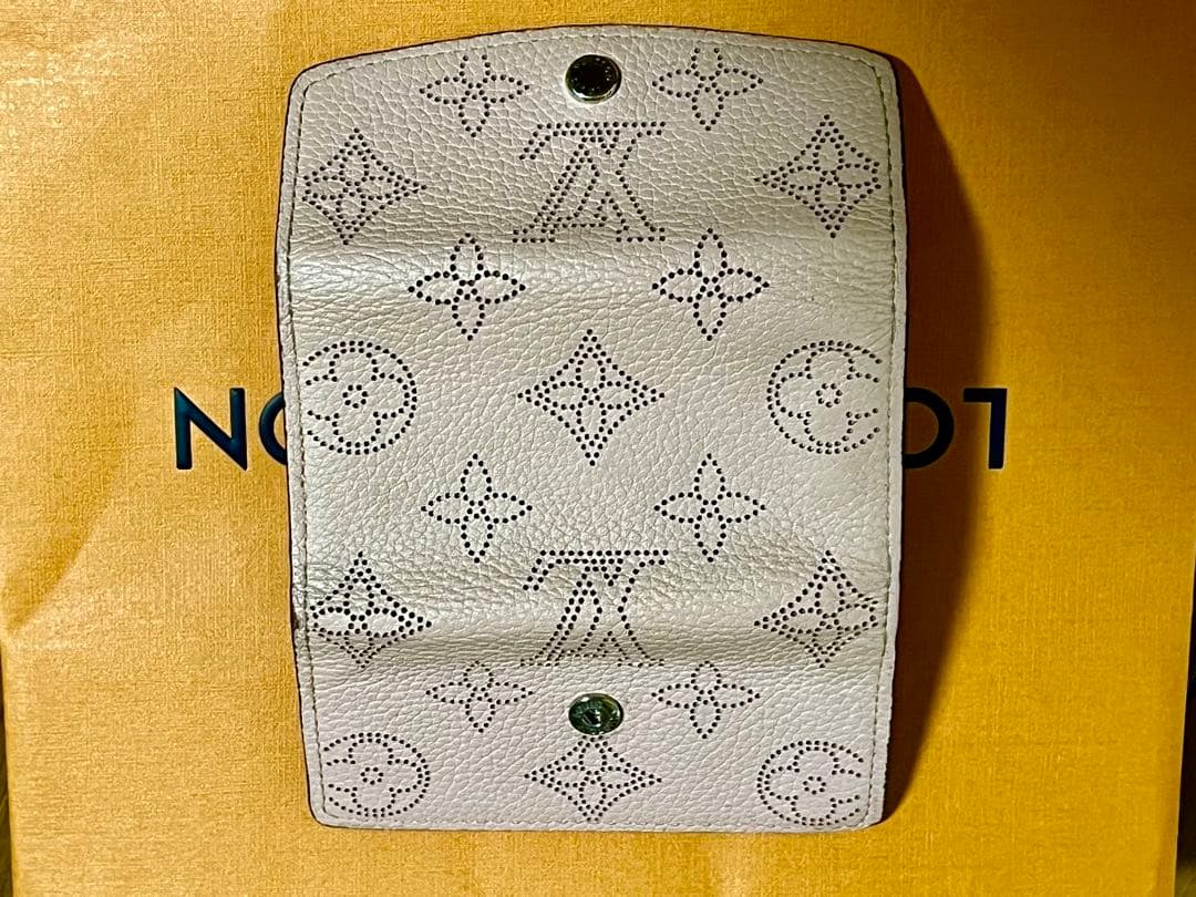 ルイヴィトン キーケース マグノリア ミュルティクレ