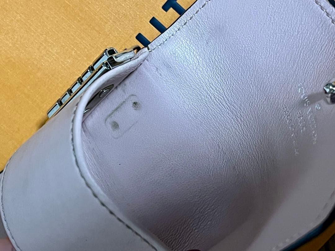 ルイヴィトン キーケース マグノリア ミュルティクレ