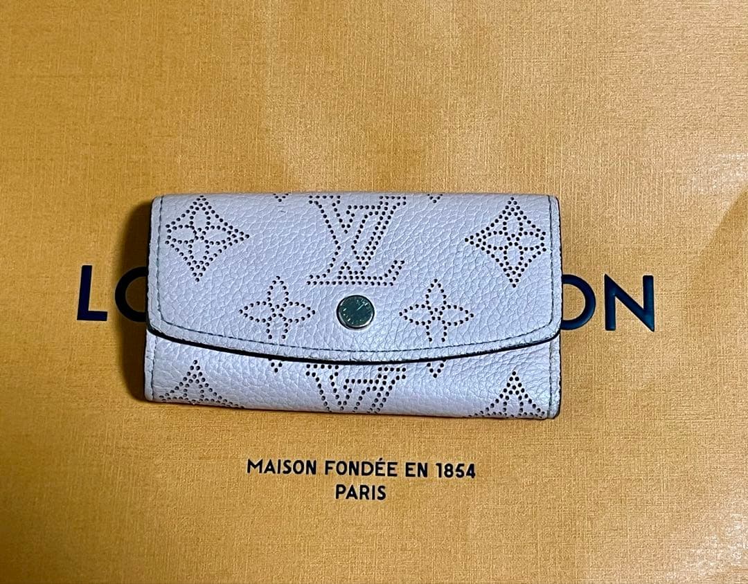 ルイヴィトン キーケース マグノリア ミュルティクレ