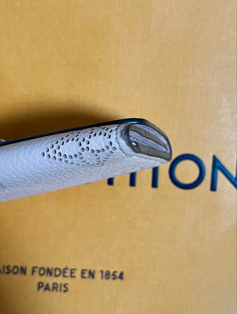 ルイヴィトン キーケース マグノリア ミュルティクレ