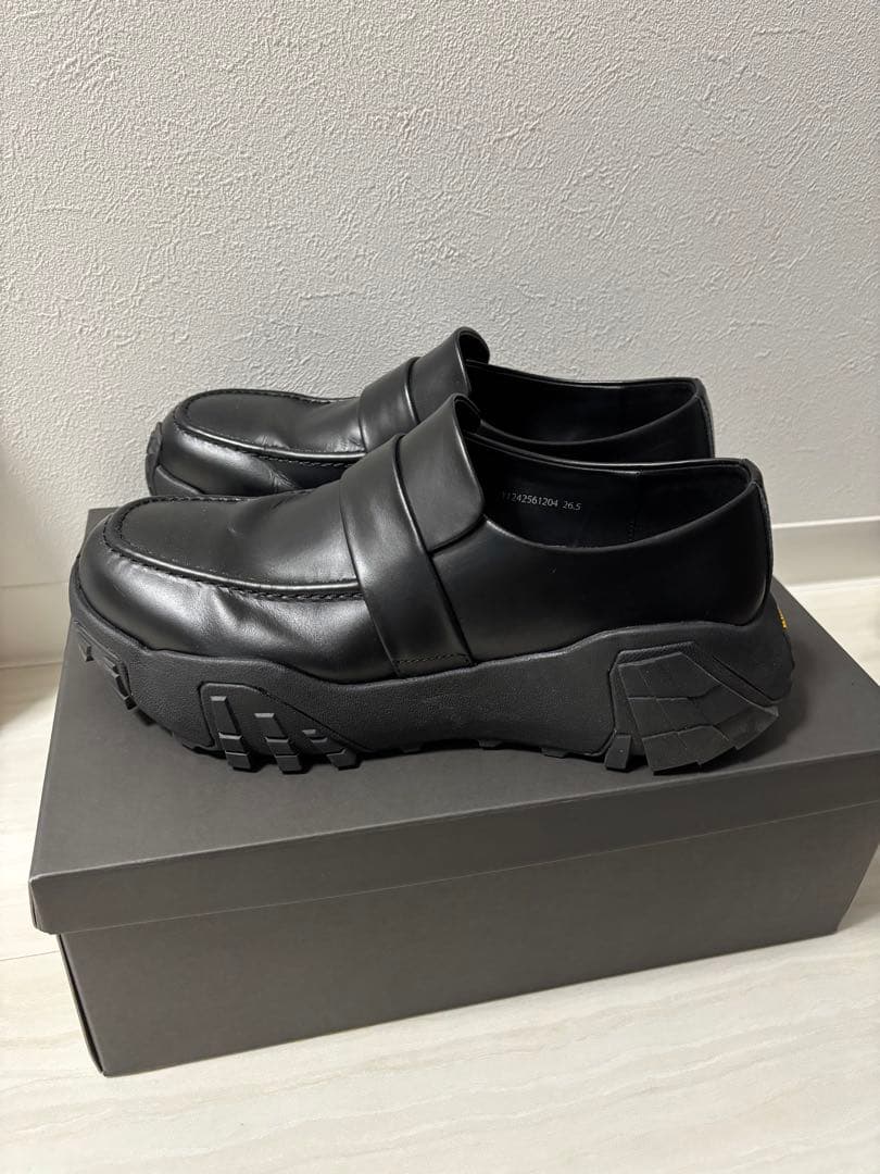 ブラックレザー ローファー Vibramソール