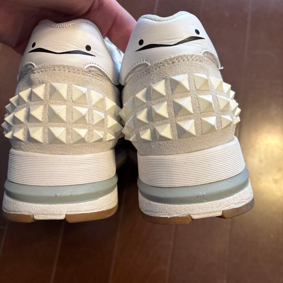 VOILE BLANCHE スタッズ付きホワイトスニーカー