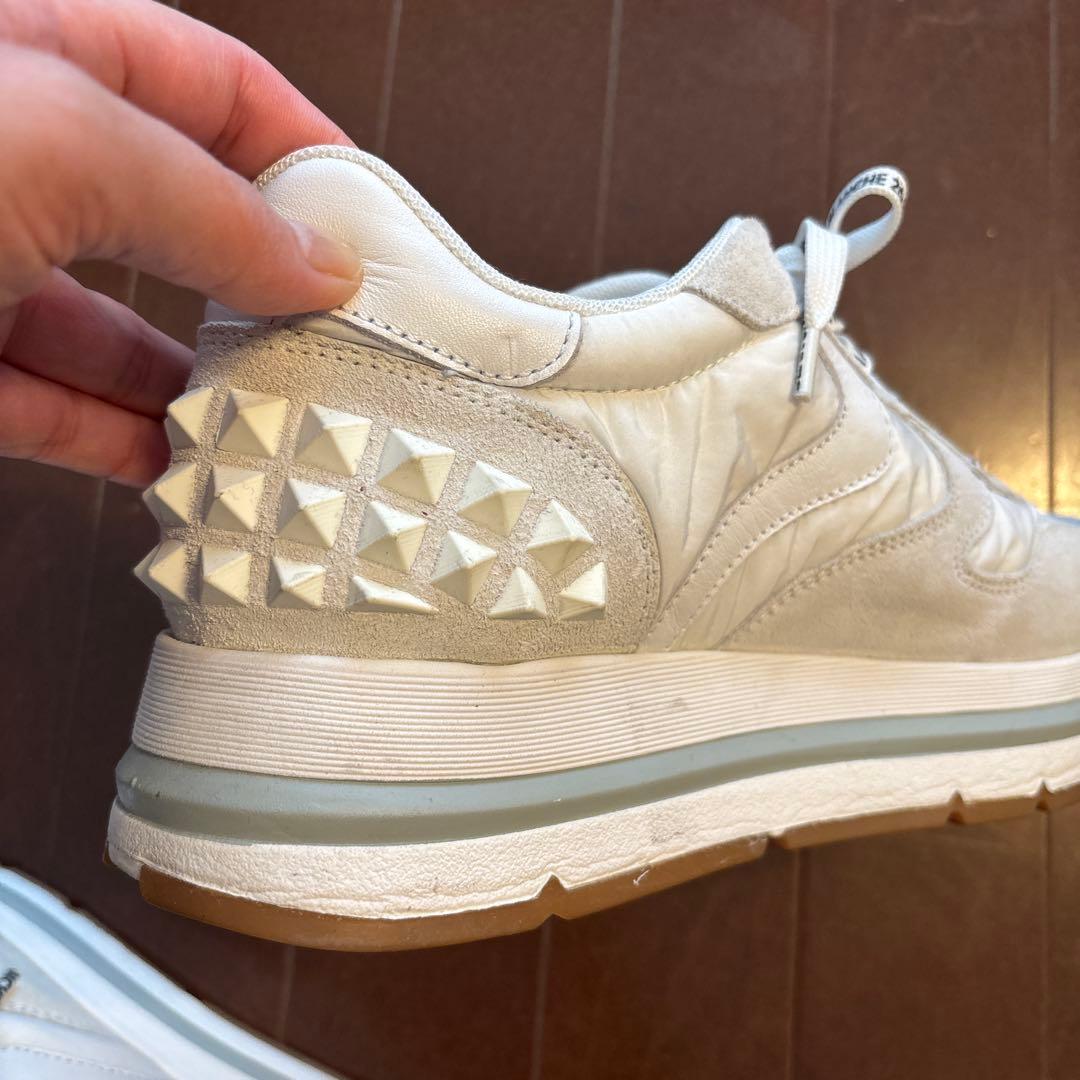 VOILE BLANCHE スタッズ付きホワイトスニーカー