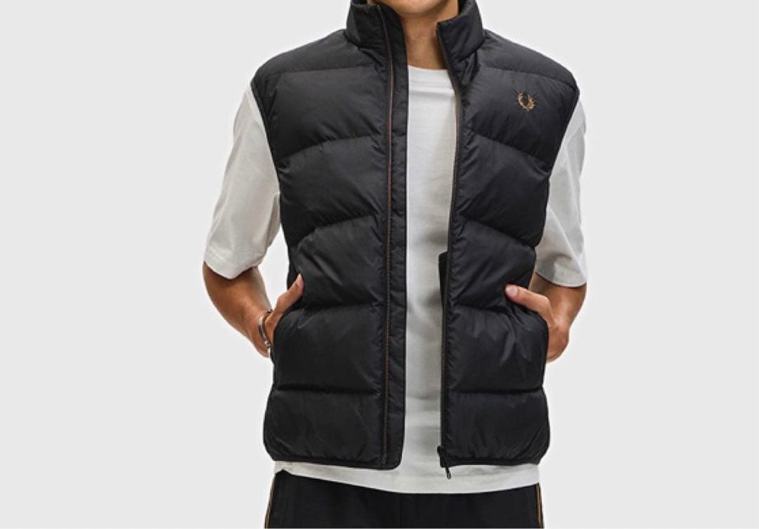 今季新作♪完売品　フレッドペリー ダウンベスト黒×黄 ♪L size