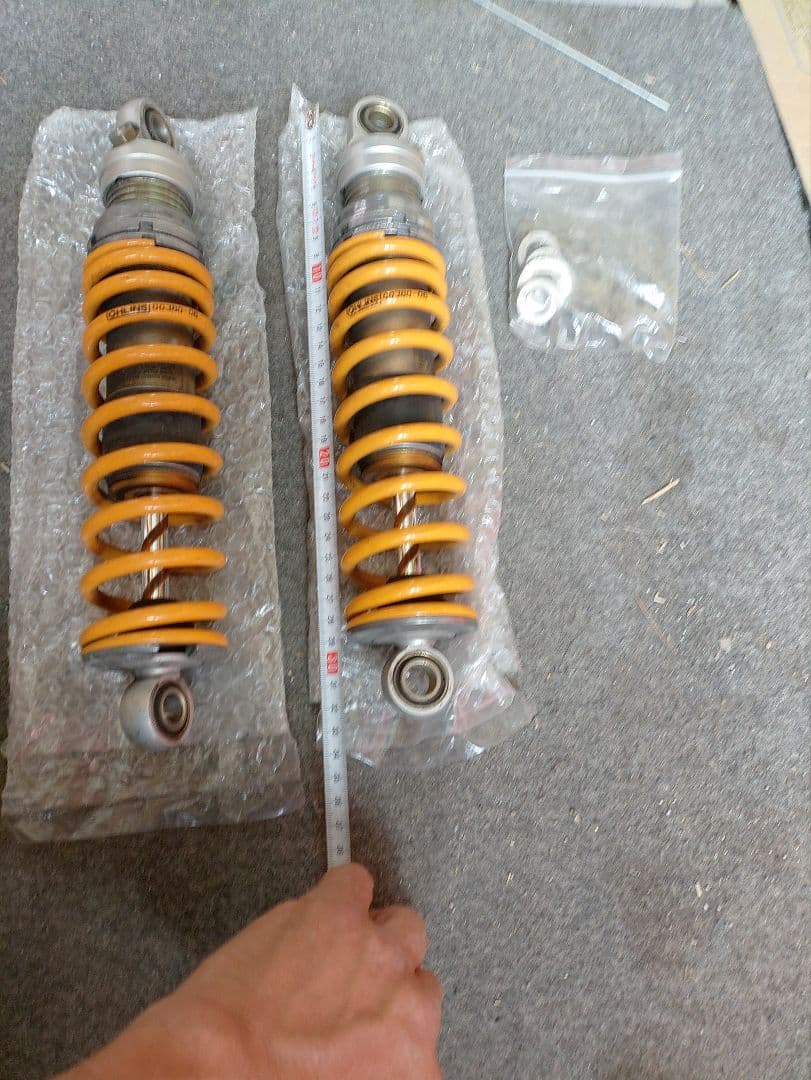 OHLINS 調整可能サスペンション オレンジ