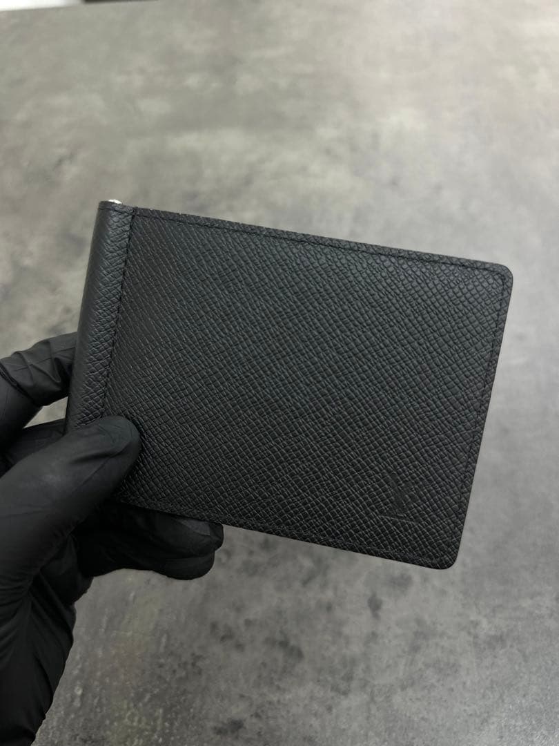 Louis Vuitton Taiga マネークリップ