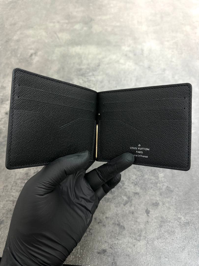 Louis Vuitton Taiga マネークリップ