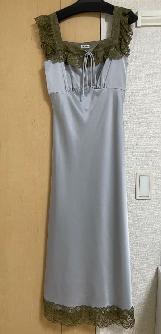 LILY BROWN（リリーブラウン）ヴィンテージレーストリムサテンロングドレス