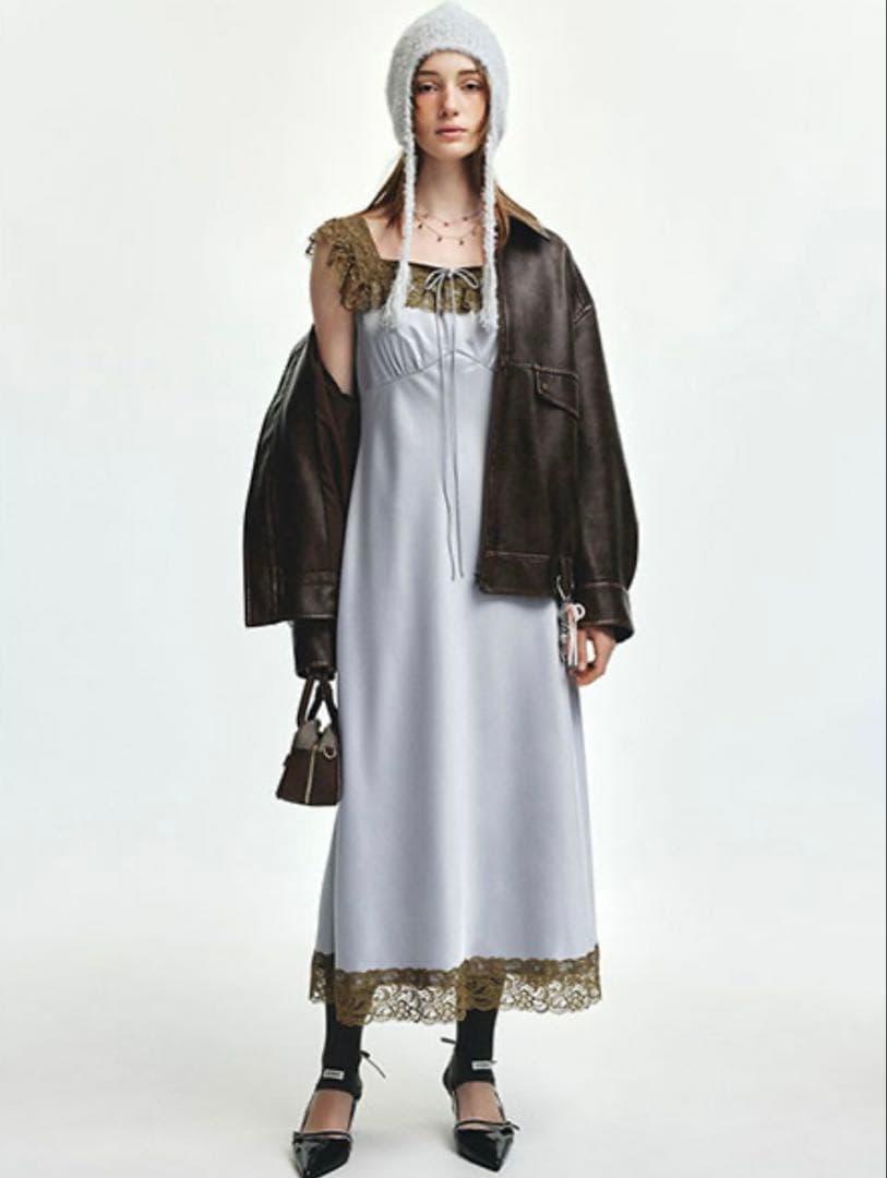 LILY BROWN（リリーブラウン）ヴィンテージレーストリムサテンロングドレス