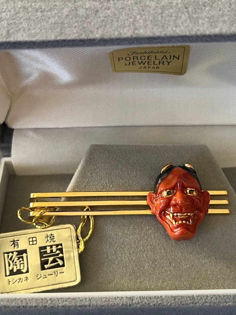 Toshikane 鬼のネクタイピン 陶器製