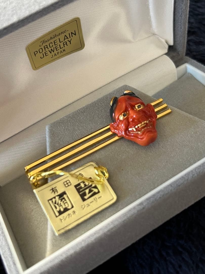Toshikane 鬼のネクタイピン 陶器製