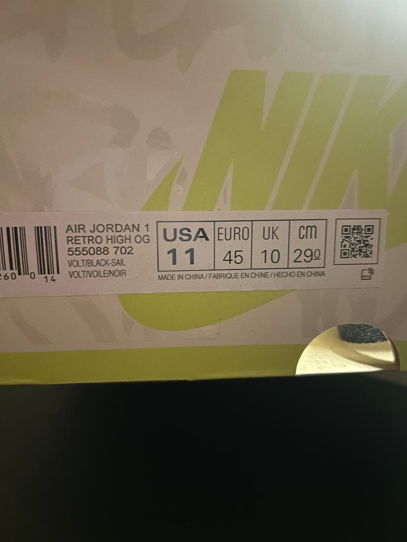 シューズ(男性用) NIKE AIR JORDAN 1 RETRO HIGH OG VOLT 702