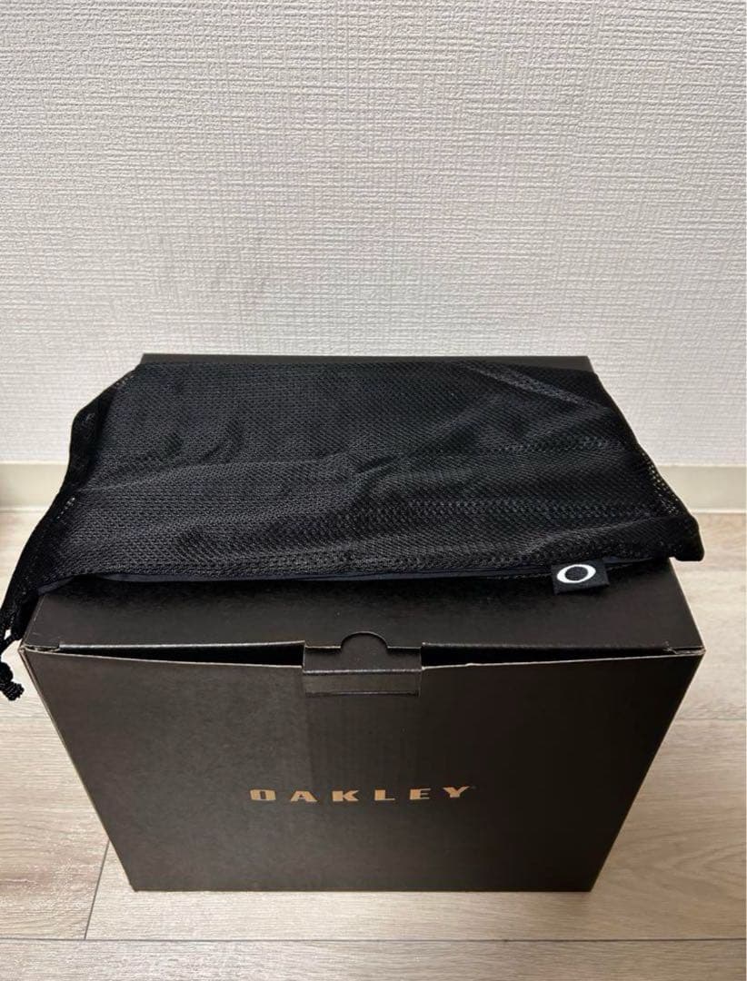 OAKLEY マットブラック ヘルメット MIPS技術搭載