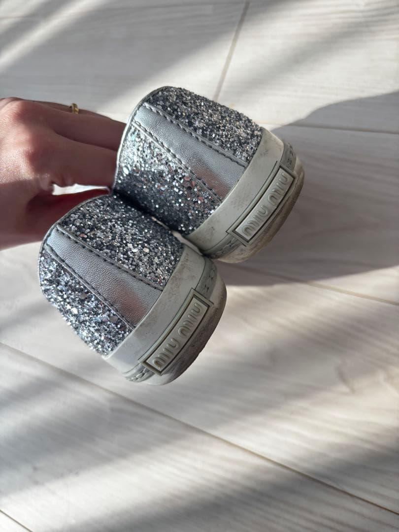 miu miu シルバー グリッタースニーカー