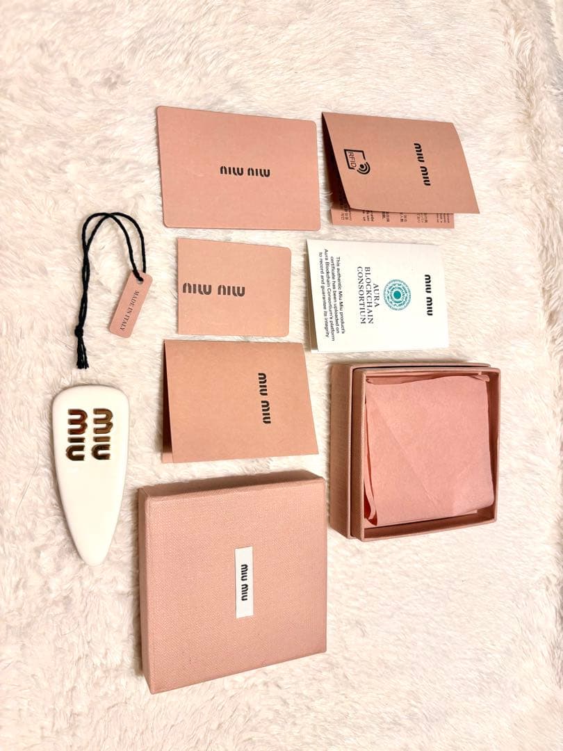 【100%正規品】新品未使用！miu miu ロゴ ヘアピン ホワイト ゴールド