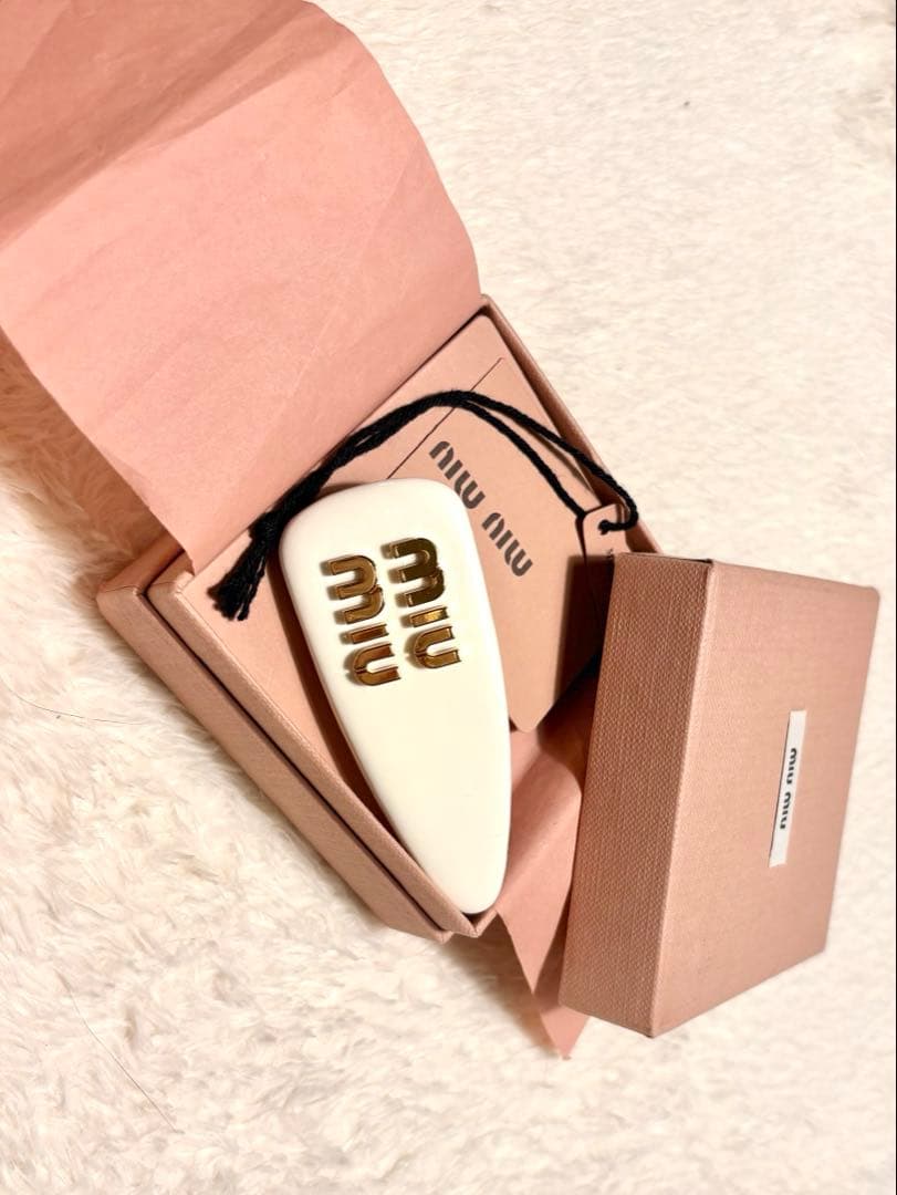 【100%正規品】新品未使用！miu miu ロゴ ヘアピン ホワイト ゴールド