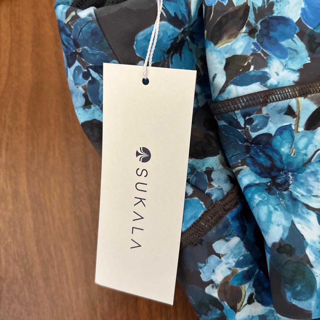 【新品未使用】LAVAオンライン購入花柄 ヨガ用トップス&レギンス