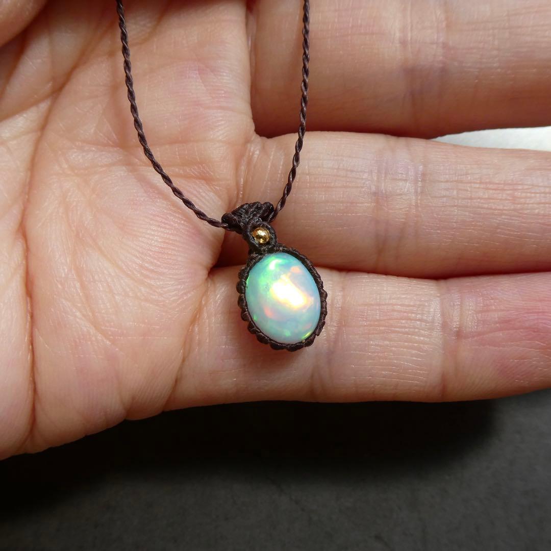 きら　オパールのマクラメネックレス