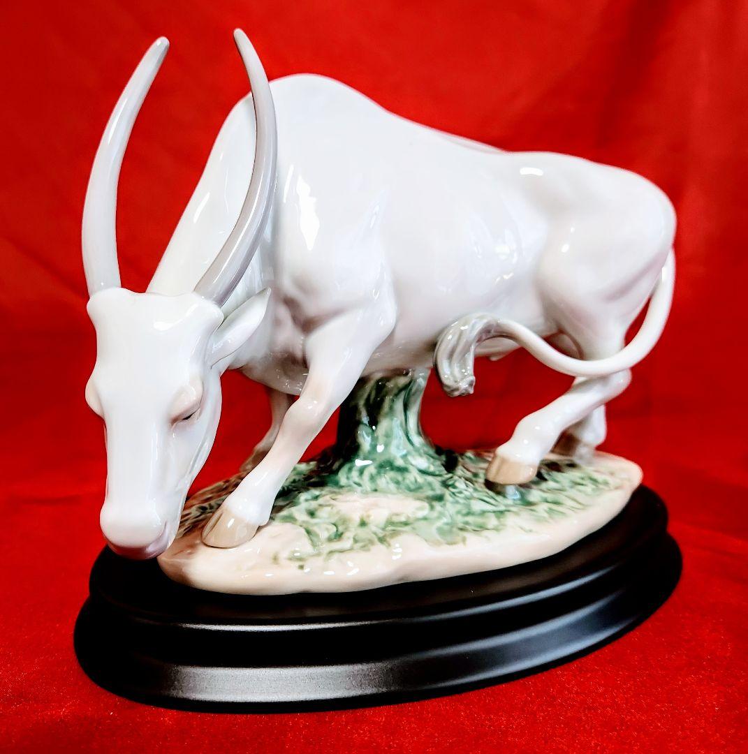 リヤドロ【美品　箱栞　木製台座付】フィギュリン十二生肖系列《牛丑》ゾディアック