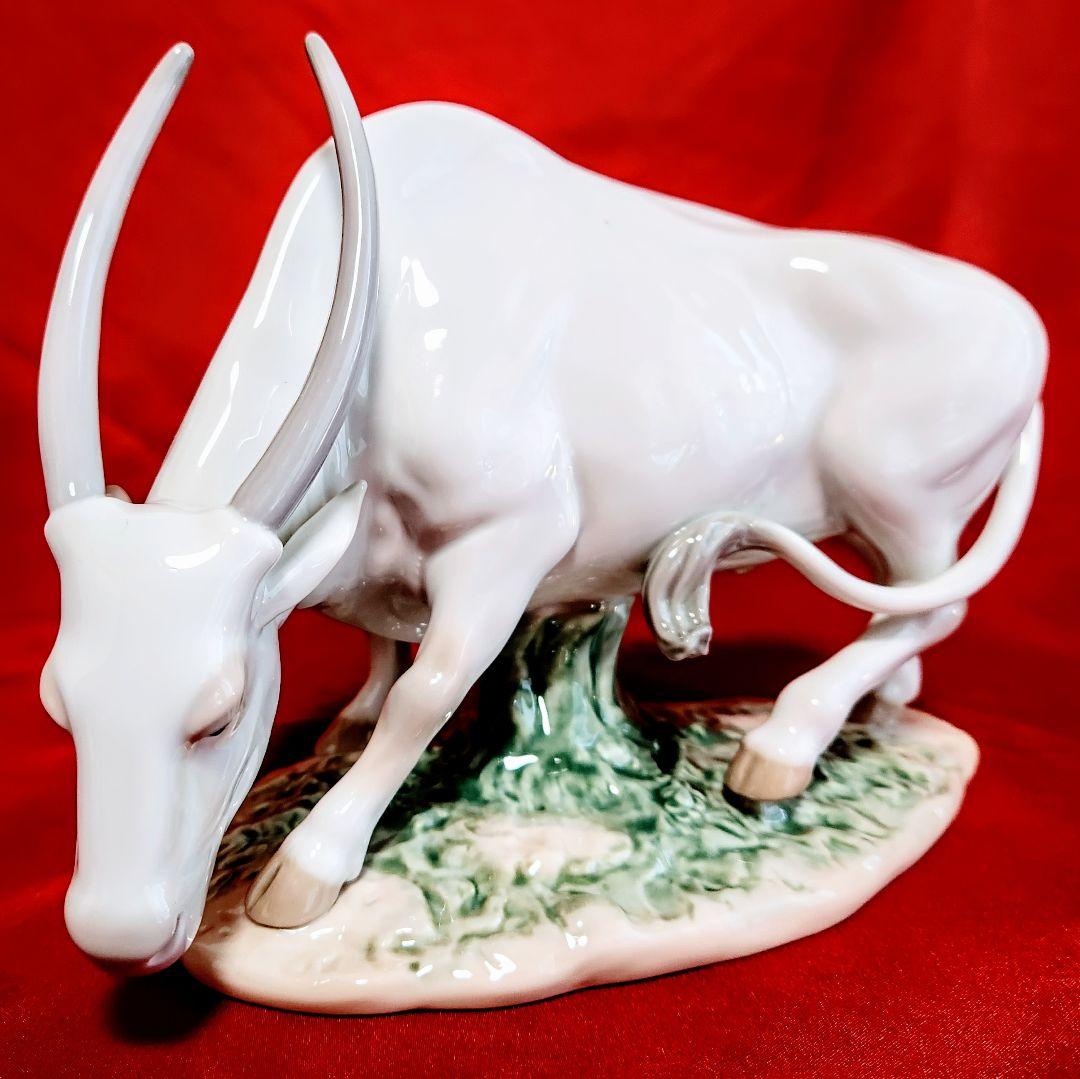 リヤドロ【美品　箱栞　木製台座付】フィギュリン十二生肖系列《牛丑》ゾディアック