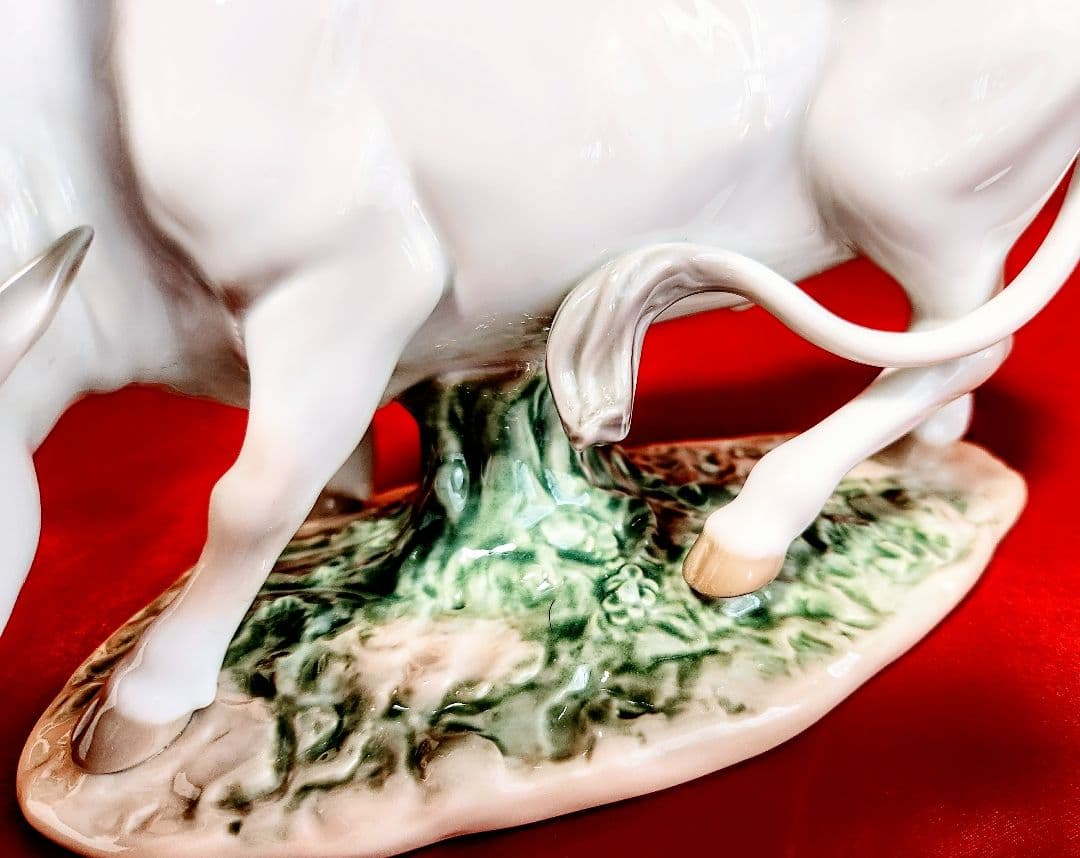 リヤドロ【美品　箱栞　木製台座付】フィギュリン十二生肖系列《牛丑》ゾディアック