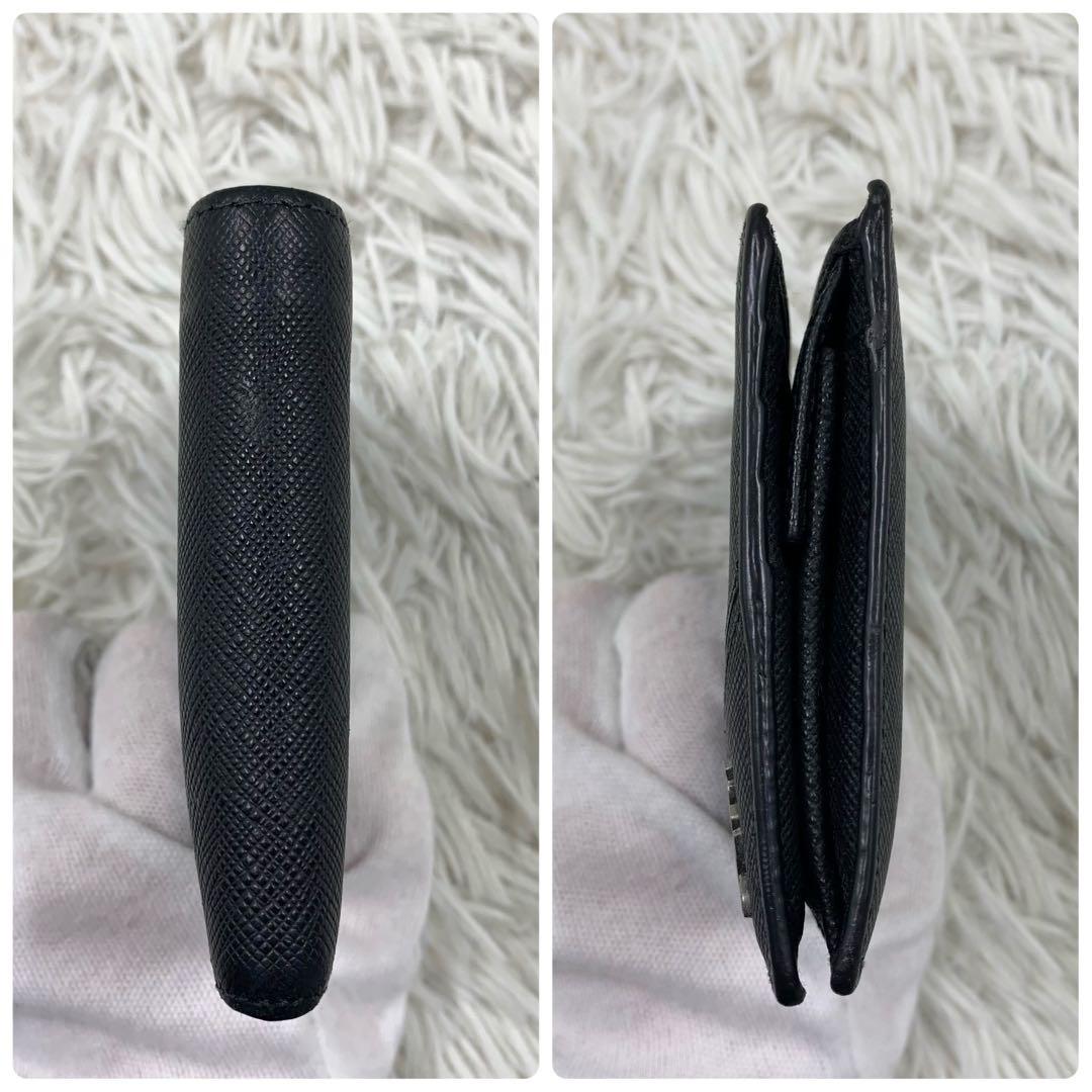 【✨極美品✨】プラダ 二つ折り財布 サフィアーノレザー メタルロゴ ブラック