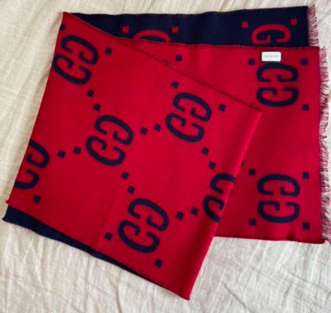 雪さま。GUCCI GGロゴマフラー