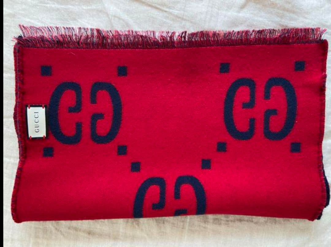 雪さま。GUCCI GGロゴマフラー