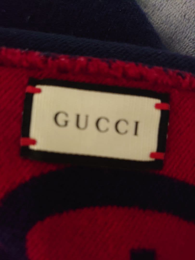 雪さま。GUCCI GGロゴマフラー