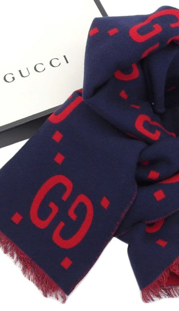 雪さま。GUCCI GGロゴマフラー