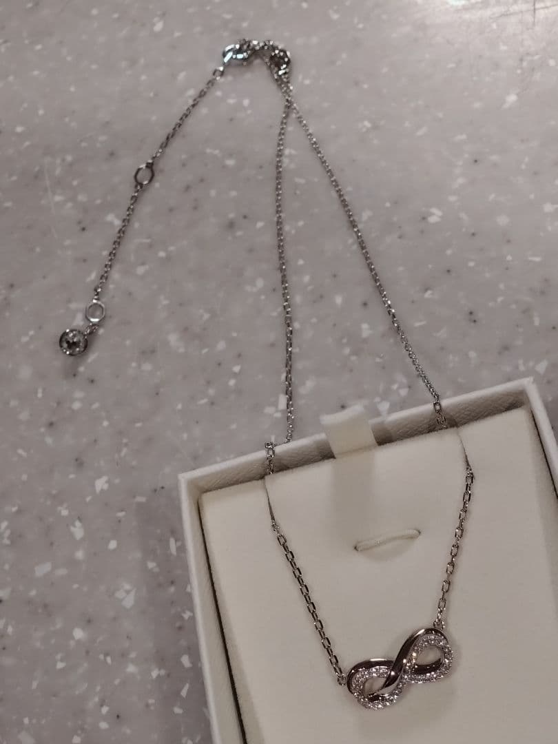 Swarovski 無限大ネックレス