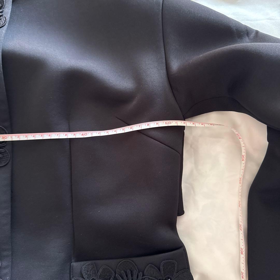 アーヤ❤️黒いフラワー刺繍チェスターコート