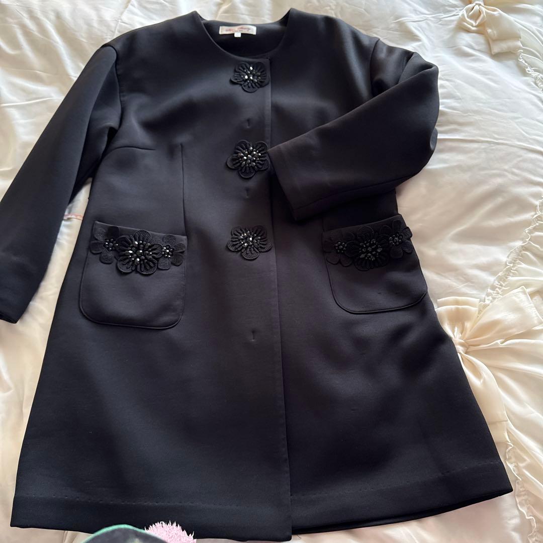 アーヤ❤️黒いフラワー刺繍チェスターコート