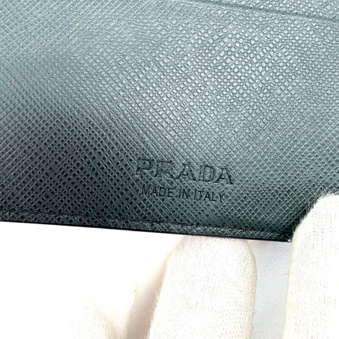 【美品】PRADA マネークリップ　二つ折り　札入れ　サフィアーノ　ロゴ金具