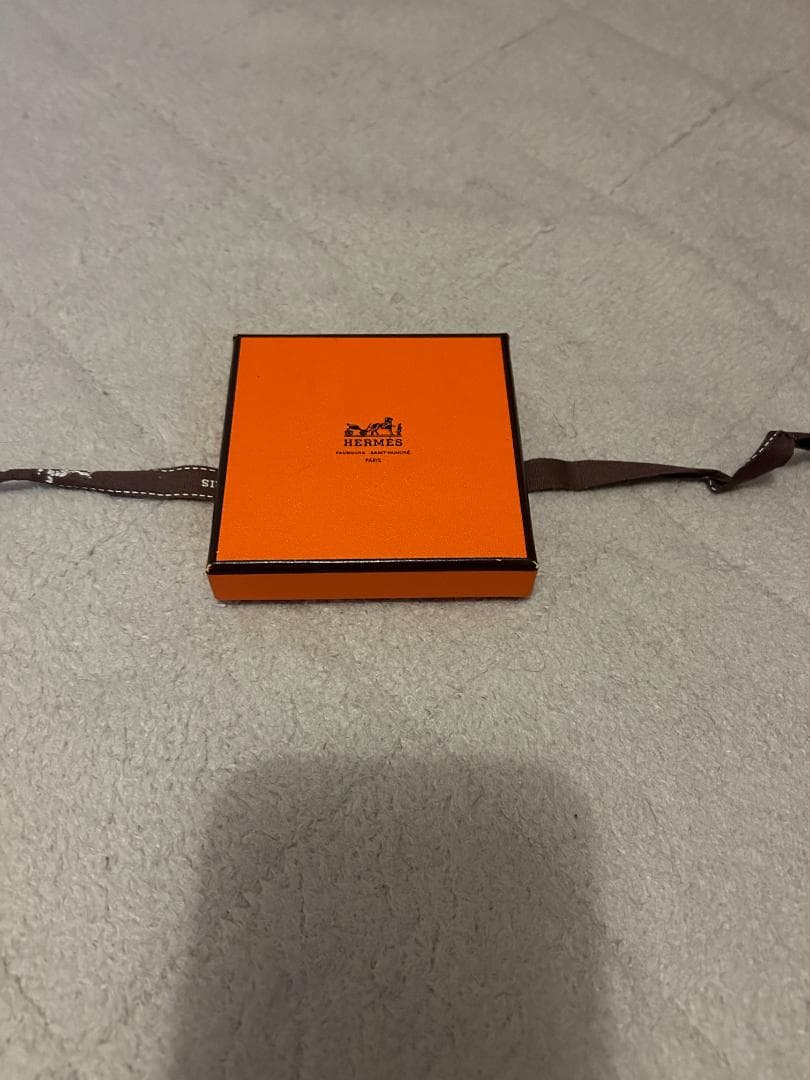 新品未使用　HERMÈS　エルメス　バングル　鈴　箱付き