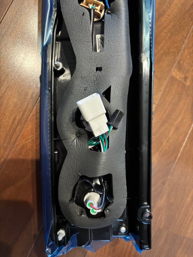 ハイエース　FLEXオリジナル 煌LEDテールランプ BLACK 右側のみ