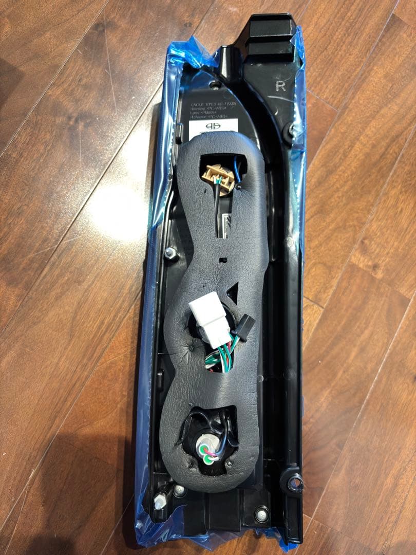 ハイエース　FLEXオリジナル 煌LEDテールランプ BLACK 右側のみ