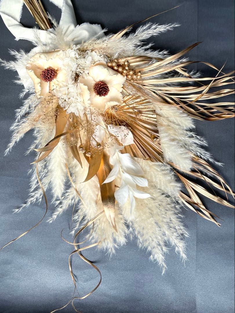 煌めくゴールドホワイトブーケ　ウエディングブーケ　前撮り　ドライフラワースワッグ