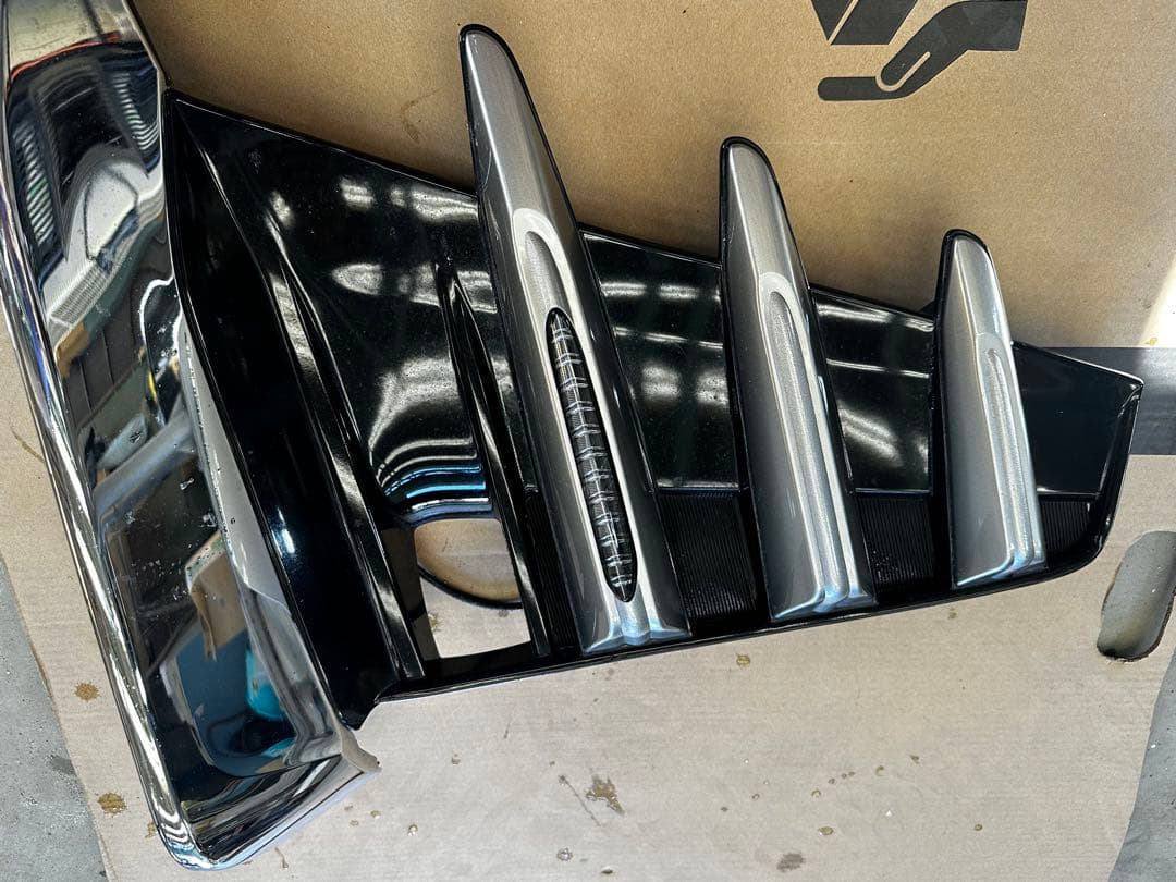 トヨタ純正　30アルファード　フロントガーニッシュ　配線付き