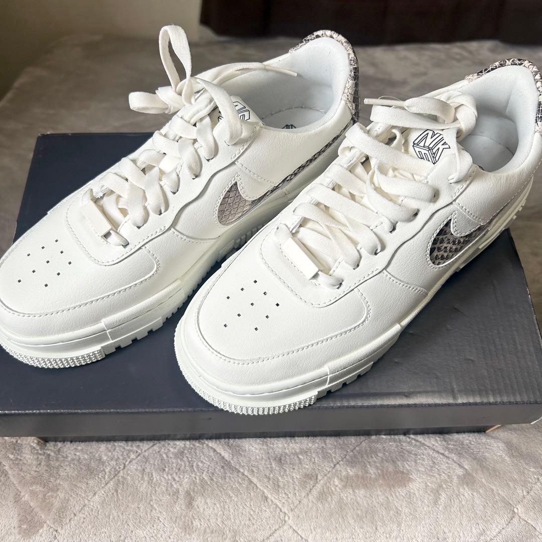 ナイキ エアフォース1 PIXEL SE スネーク 23.5㎝