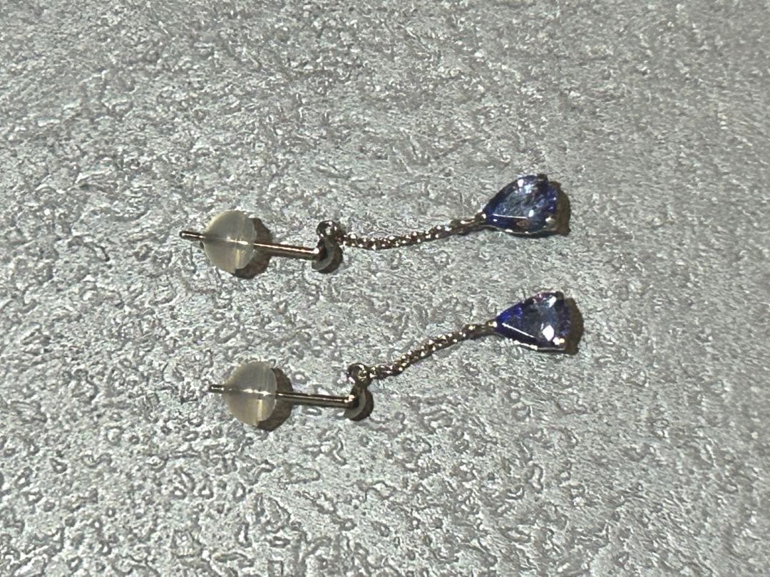 新品未使用PT900 タンザナイトドロップ型ピアス チェーン付き